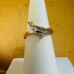 10K Yellow Gold Bypass Three Stone Twist Ring size 6.5